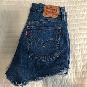 HIGH WAISTED LEVIS 501 SHORTS